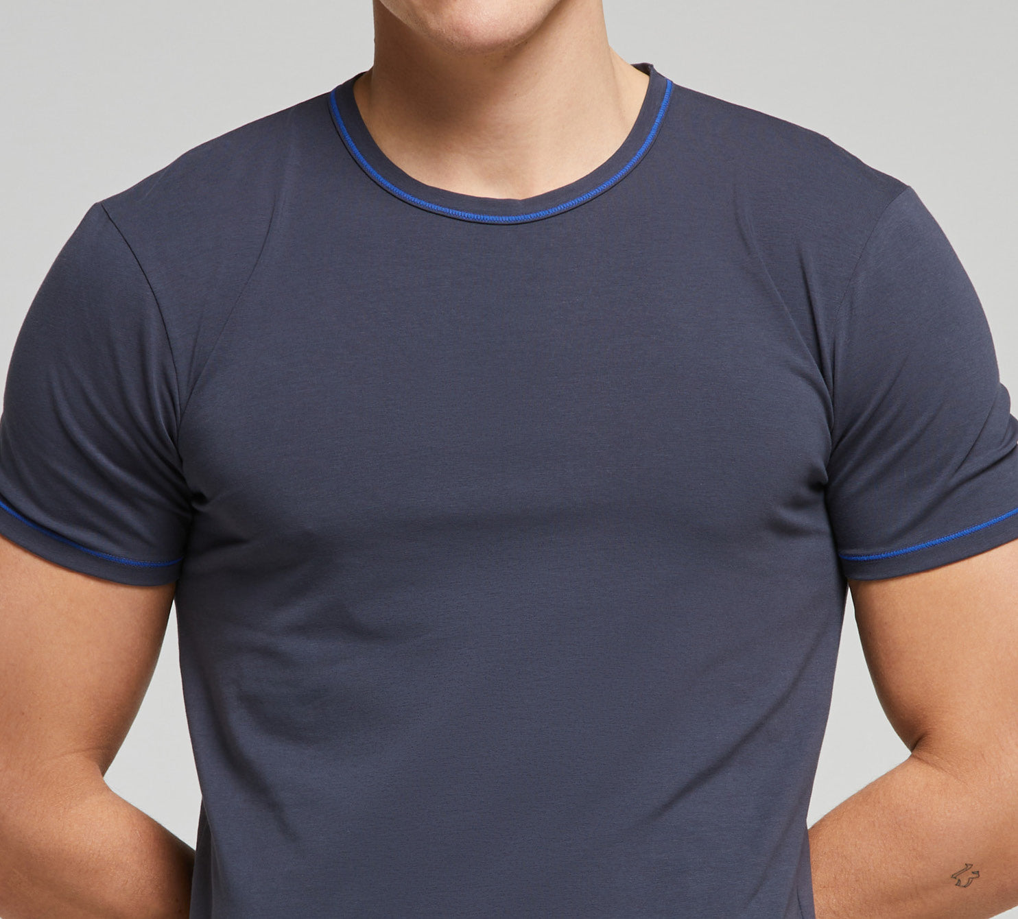 T-shirt girocollo cotone vestibilità slim