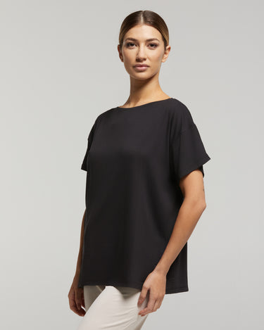 Maglia manica corta scollo barchetta in viscosa sostenibile vestibilità over