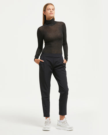 Maglia collo alto in modal cashmere con lamé