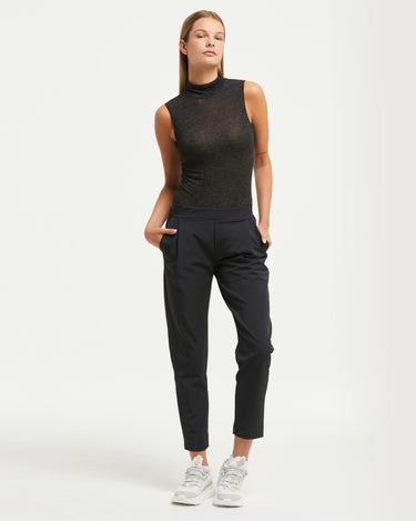 Maglia smanicata collo alto in modal cashmere con lamé