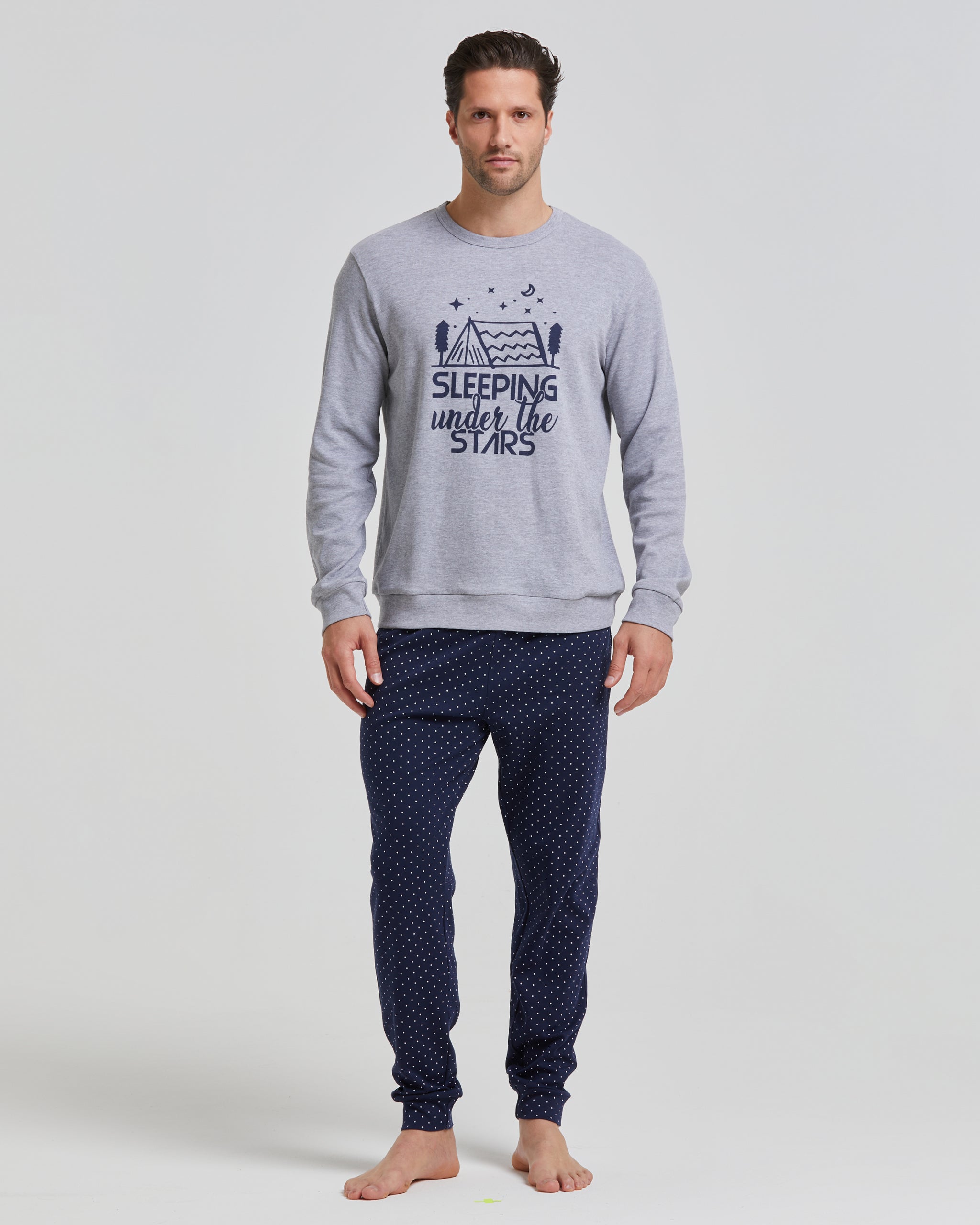 Pigiama con pantaloni lunghi e maglia con bottoncini - Blu scuro / bianco / rosso / verde a quadri Pigiama con pantaloni lunghi e maglia con bottoncini - Blu scuro / bianco / rosso / verde a quadri