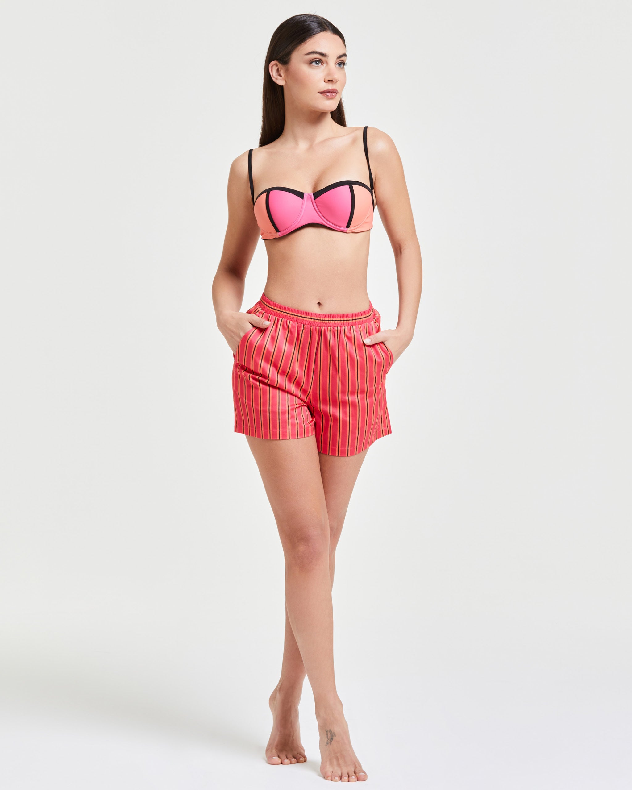 Pompea x Silvian Heach shorts con fantasia rigata