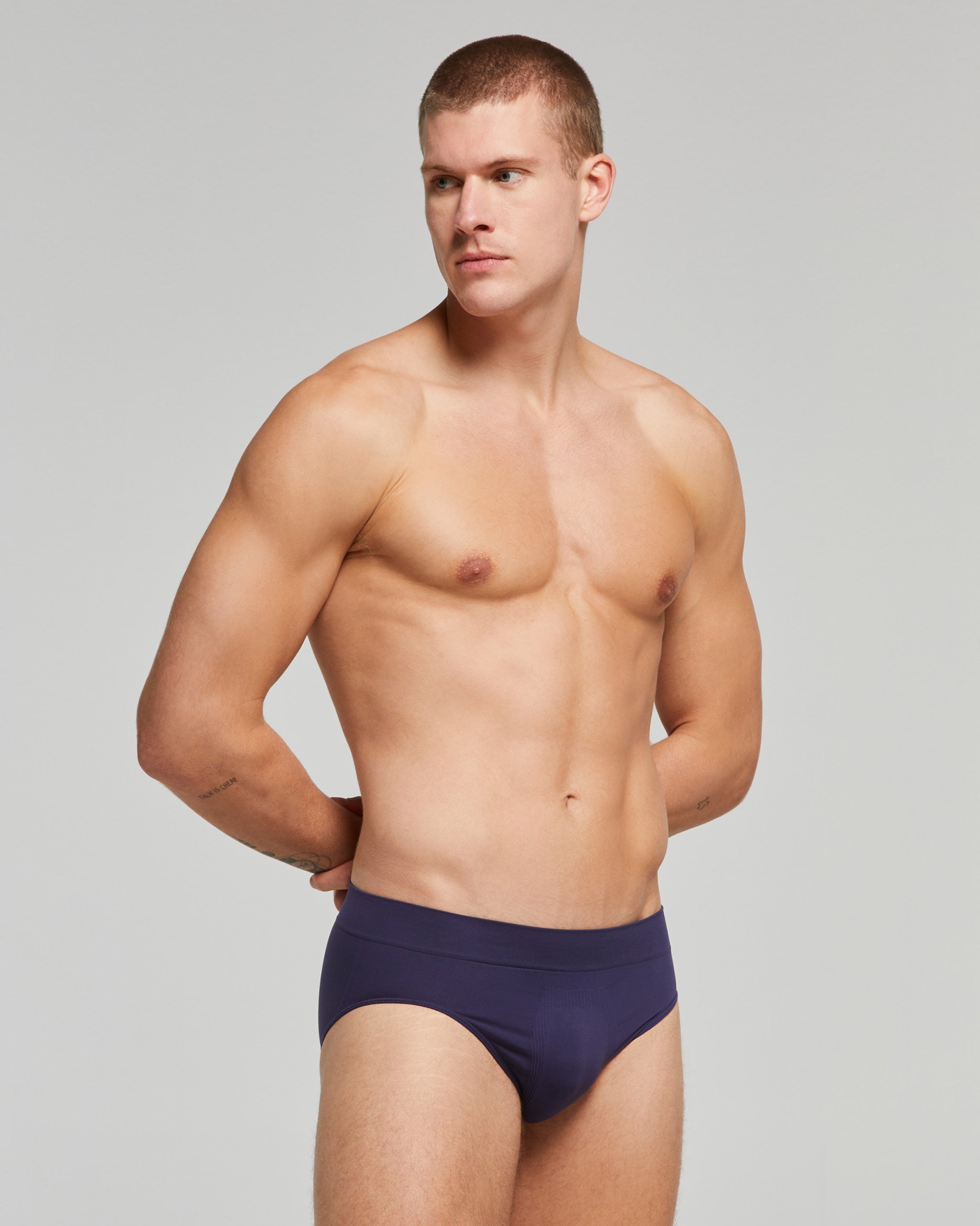 <b>Ensemble complet</b> de 3 slips sans couture pour homme