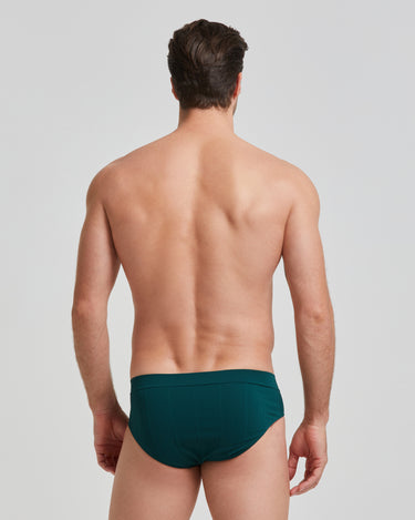 Slips homme de la rue élégante « riches, minces et beaux »