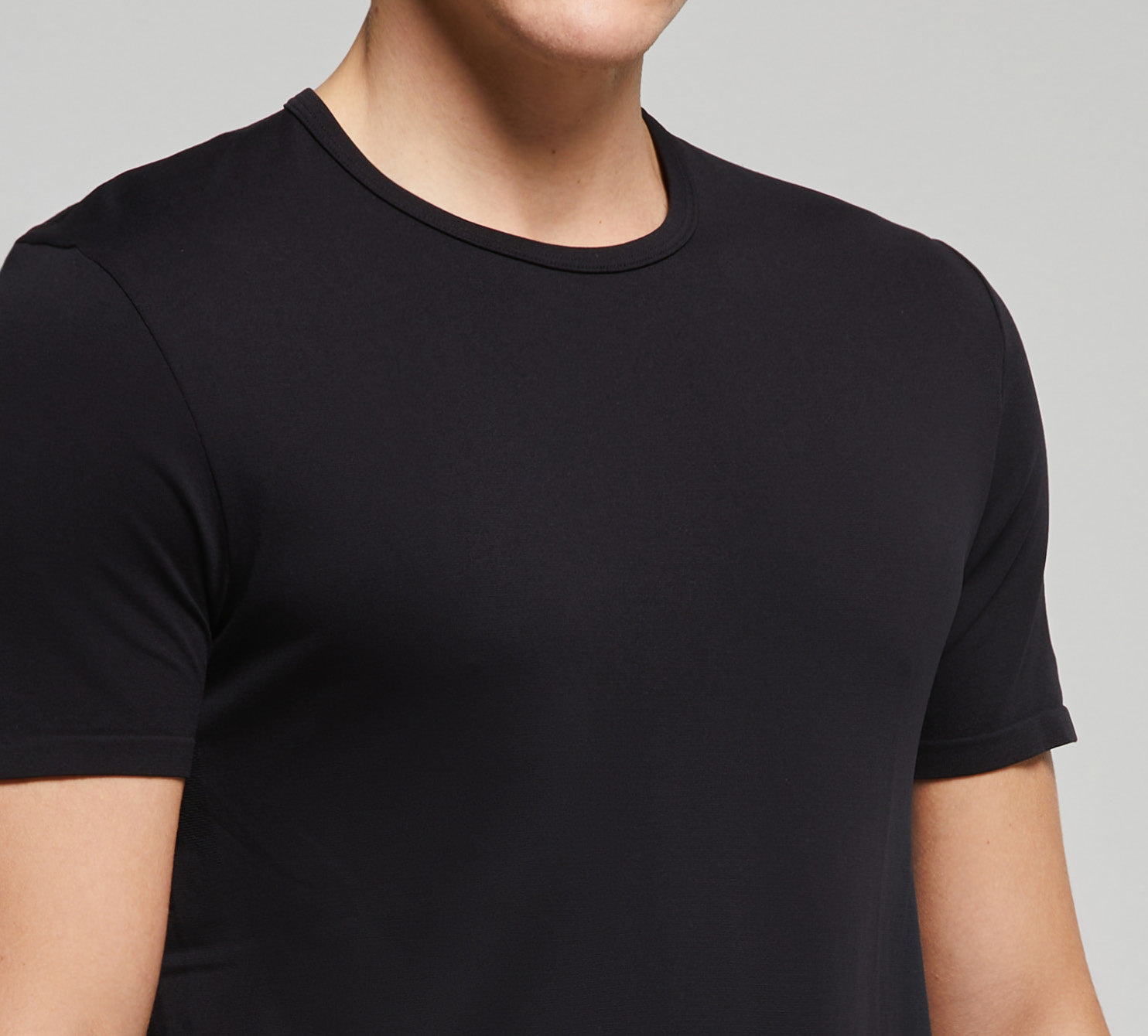 T-shirt Nera a maniche corte con logo frontale No limits MATS049S24 da Uomo