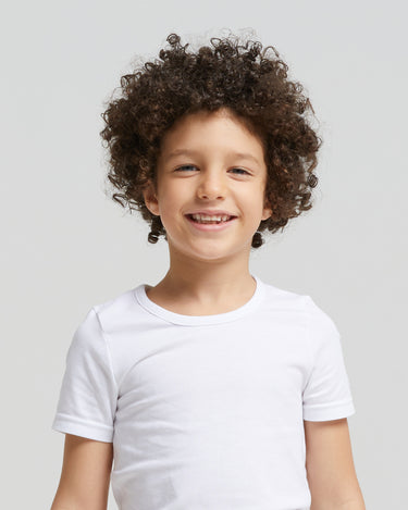 Camiseta de cuello redondo de algodón orgánico para niño