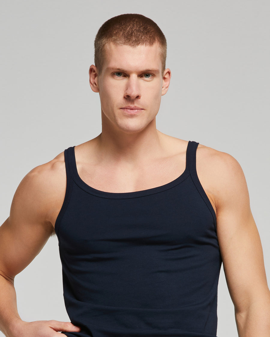 TANKTOP MIT SCHMALEN SCHULTERN UND U-AUSSCHNITT