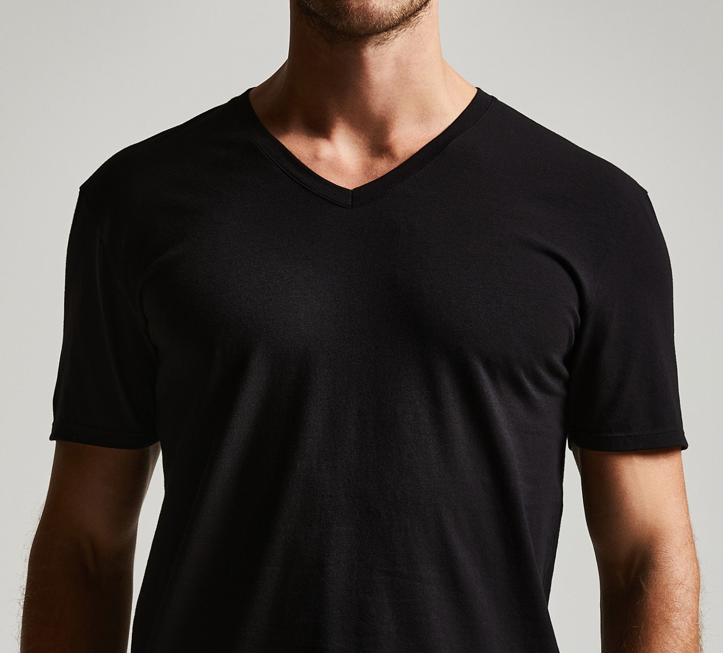 V-NECK T-SHIRT VEST