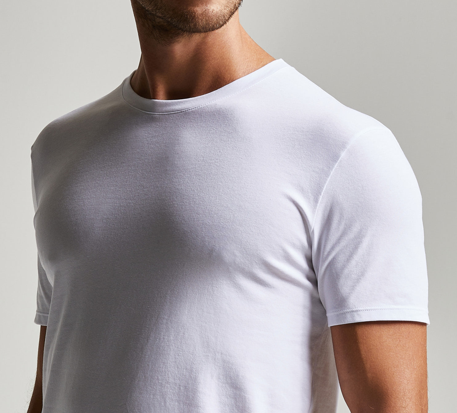 T-Shirt mit Rundhalsausschnitt und normaler Passform aus Bio-Baumwolle