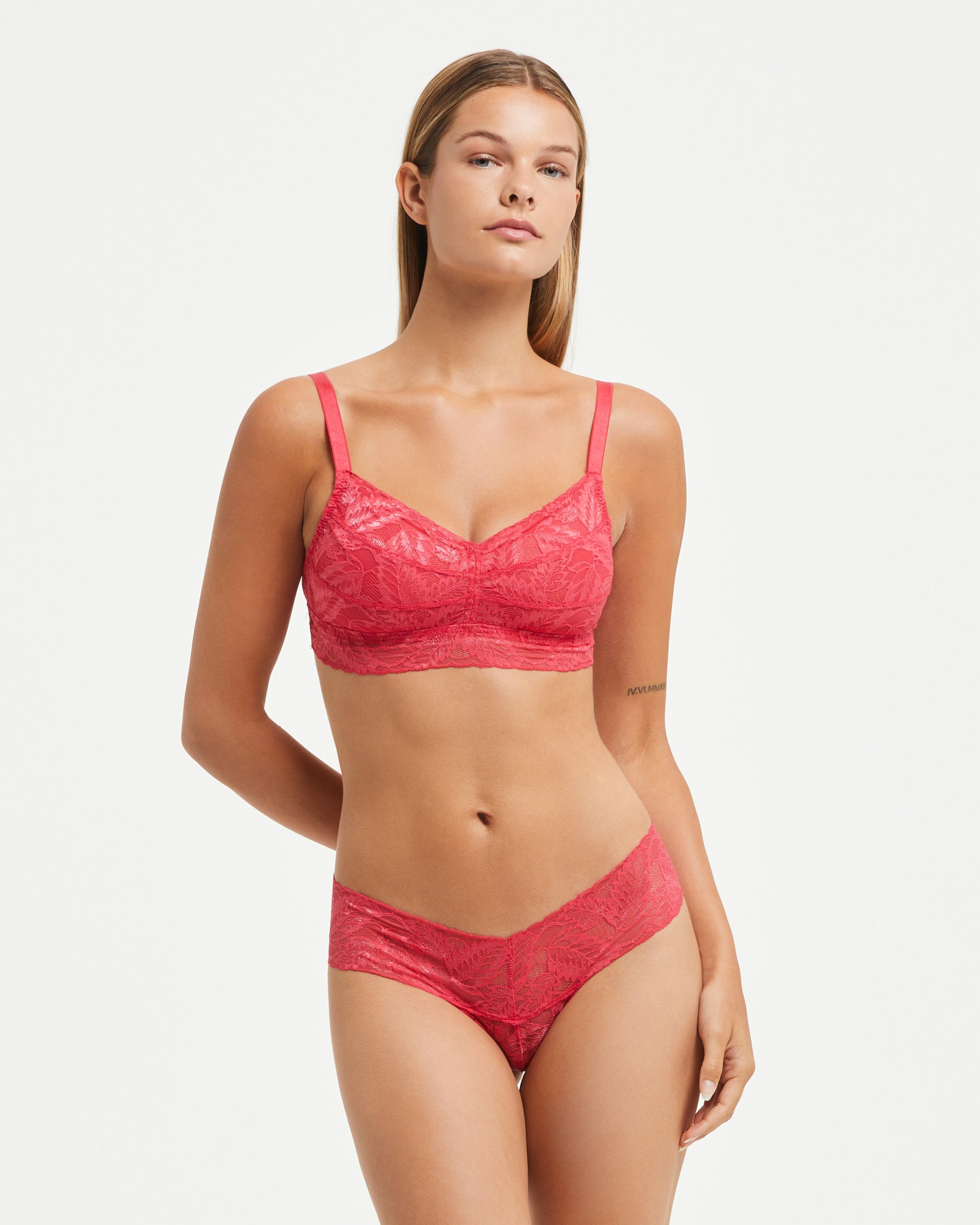 <b>Ensemble complet de sous-vêtements en dentelle coordonnée</b> (Fraise)