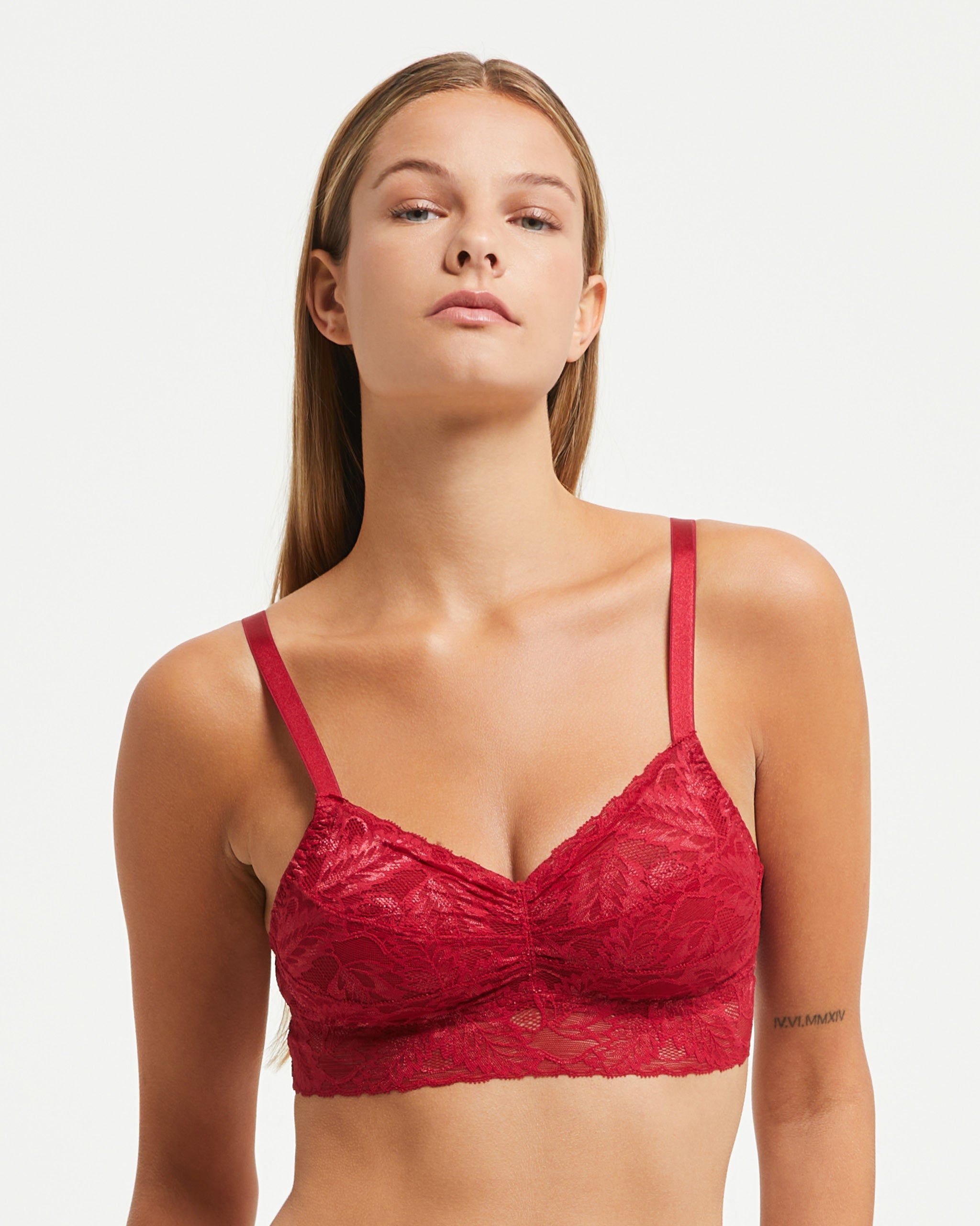 <b>Ensemble complet</b> de sous-vêtements en dentelle (Bordeaux)