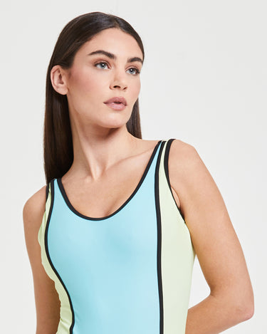 Pompea x Silvian Heach costume intero look sportivo