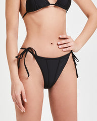 Pompea x Silvian Heach braguita con cintas laterales