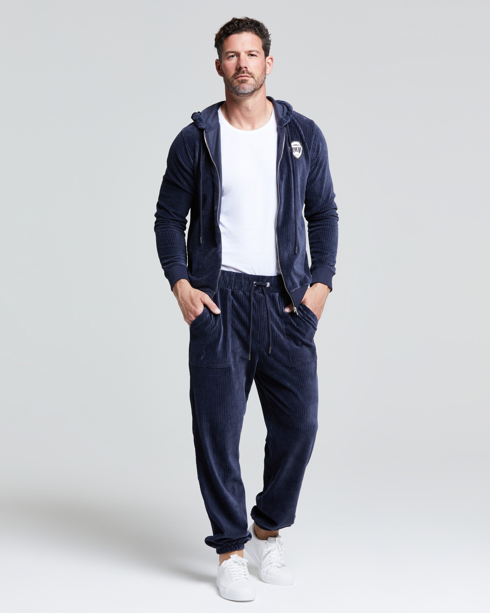 Maglione a coste con collo alto, bottoni decorativi e maniche lunghe Maglione a coste con collo alto, bottoni decorativi e maniche lunghe