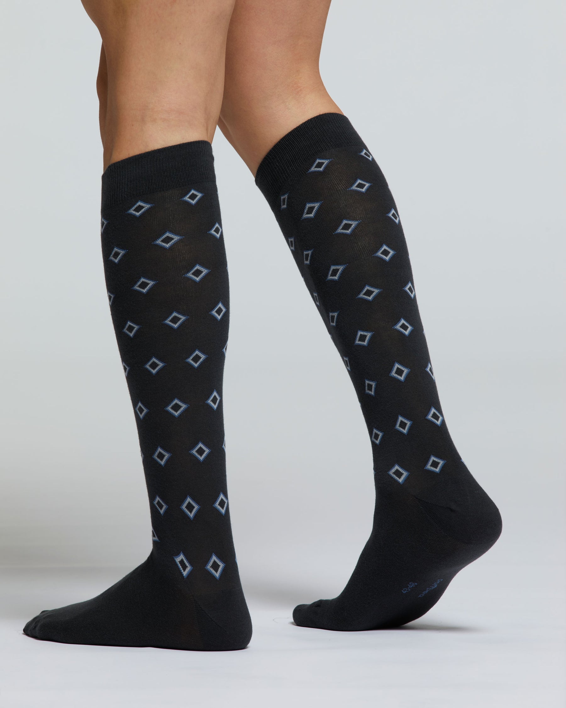 LONG CRISPINO COTTON SOCK WITH DIAMOND PATTERN