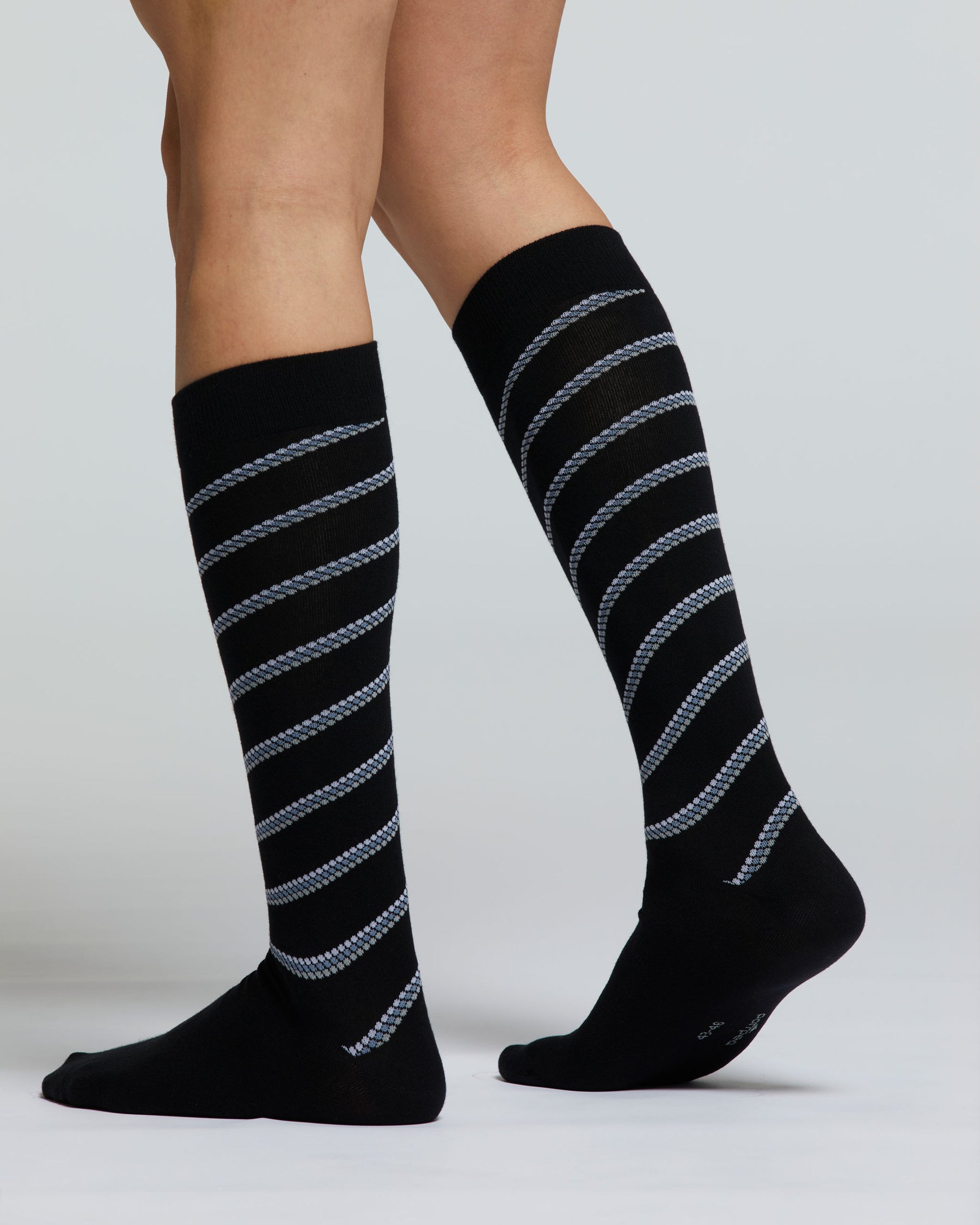 LONG COTTON CIPRESSO SOCK WITH DOTTED ROW PATTERN