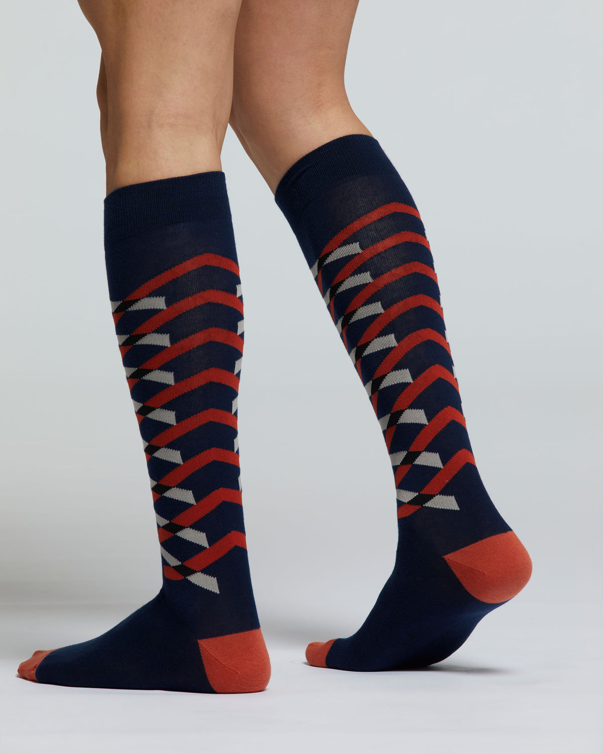 LONG COTTON ROVERE SOCK WITH ENTWINED-STRIPE PATTERN
