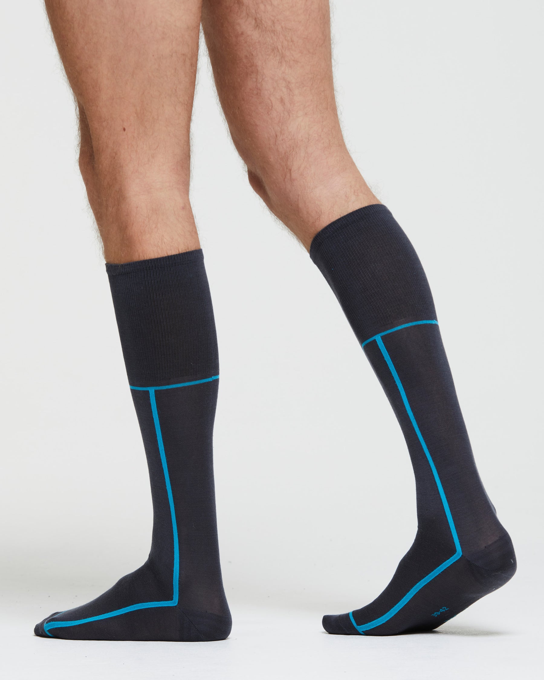 FILIPPO COTTON LONG SOCKS WITH CONTRASTING STRIPE PATTERN