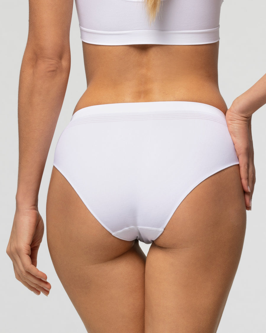 Seamless bikini briefs 