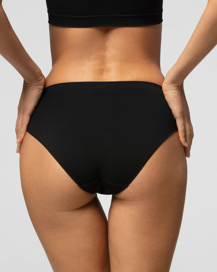 Seamless bikini briefs 