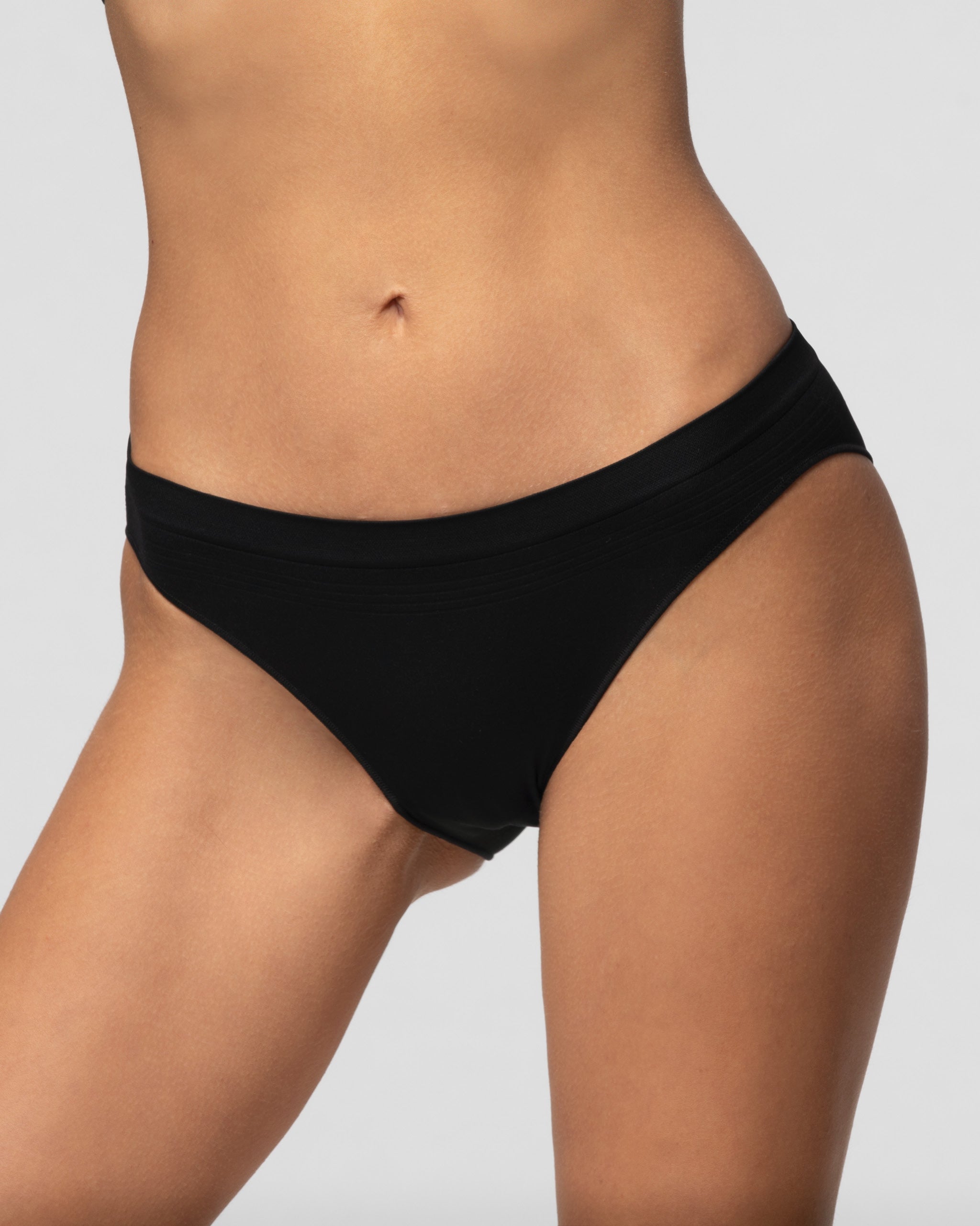 Seamless low rise bikini briefs 