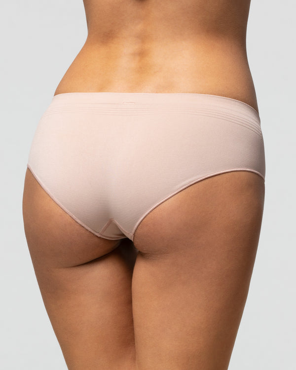 Seamless hipster briefs