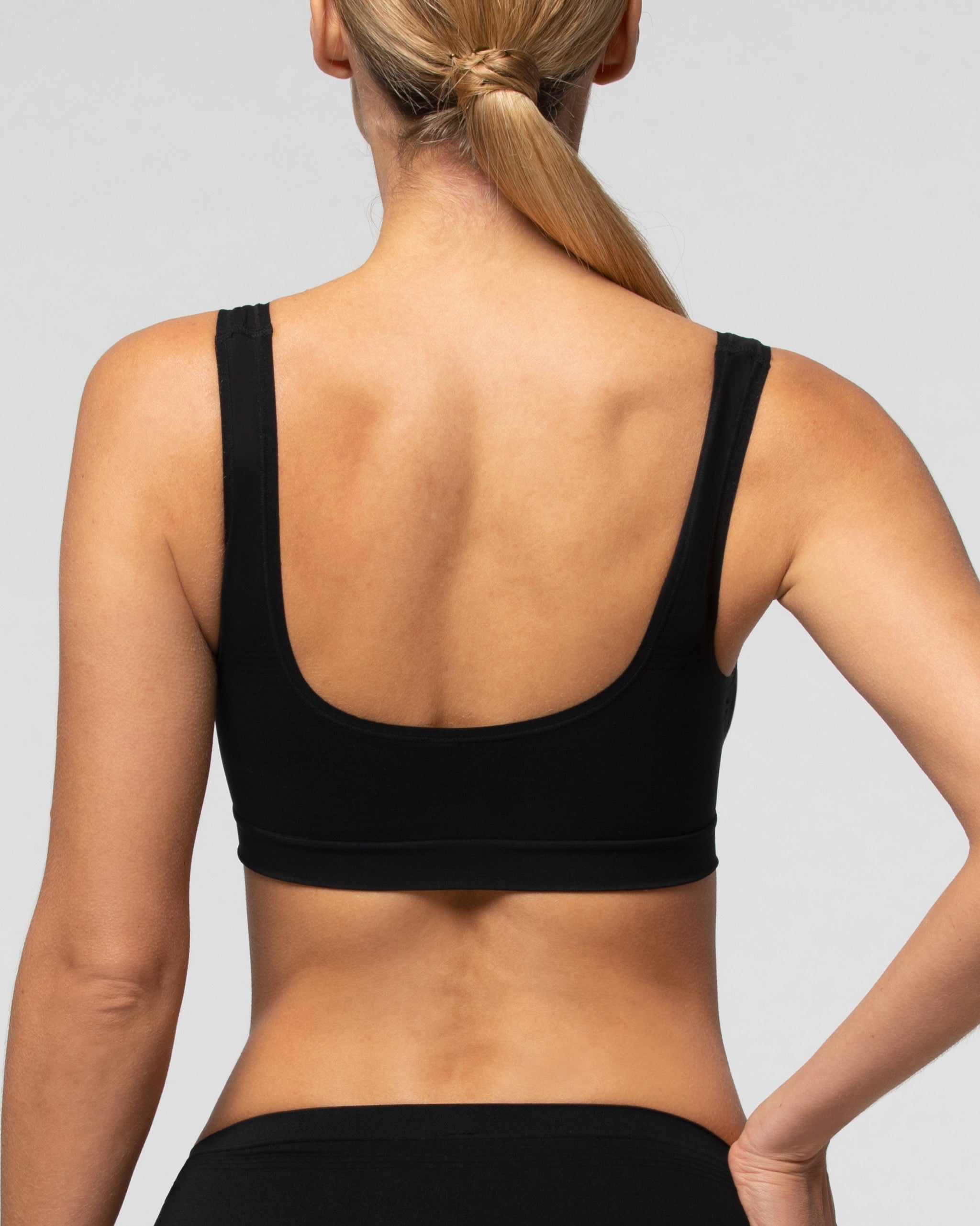 Seamless wide strap bra 