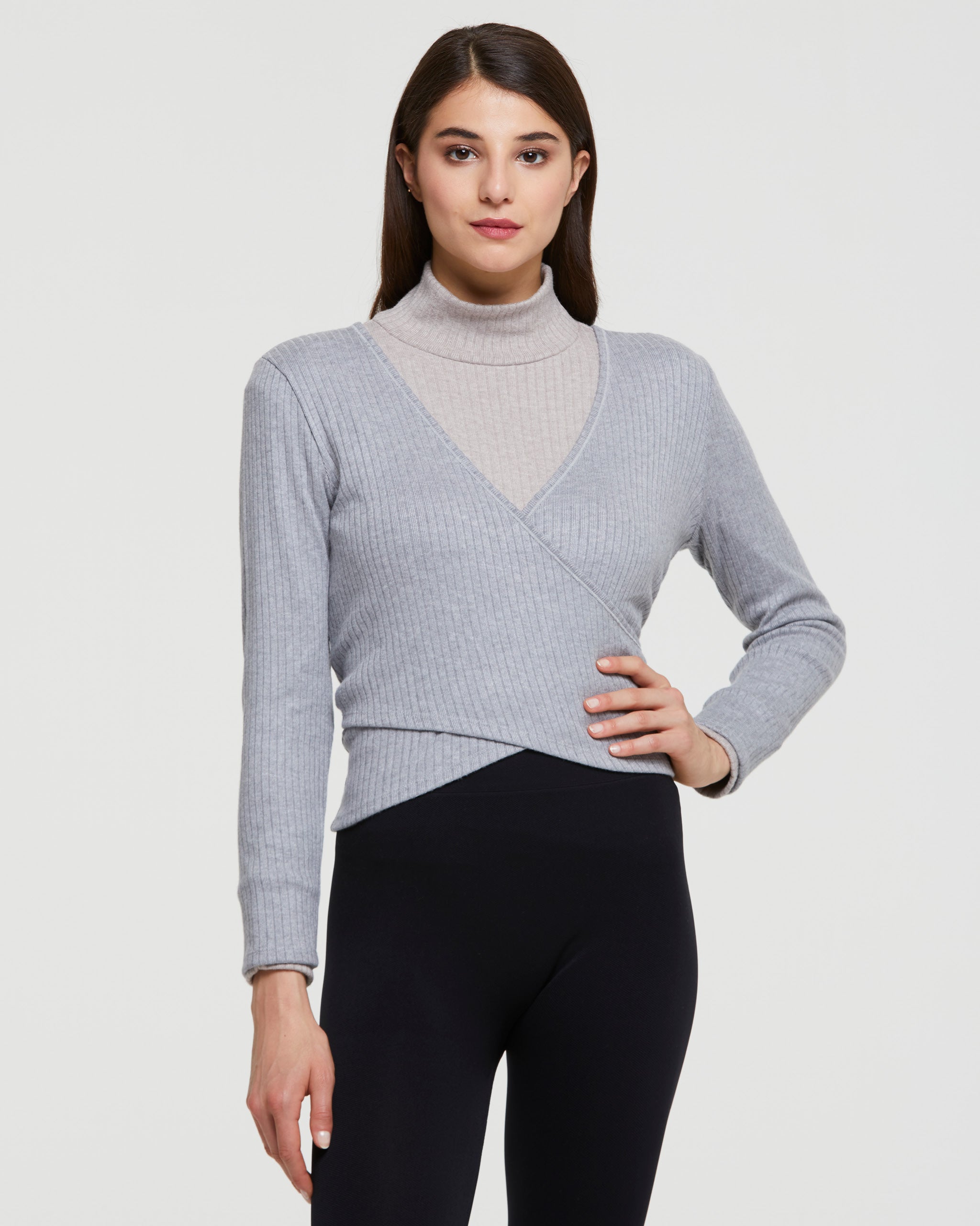 RIBBED TOP WITH A CROSSED PATTERN 