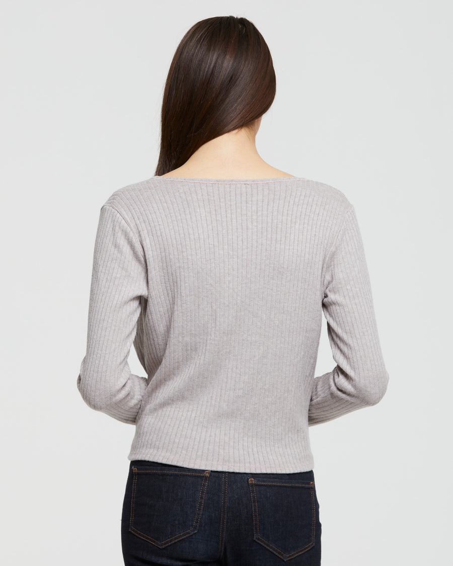 RIBBED TOP WITH A CROSSED PATTERN 