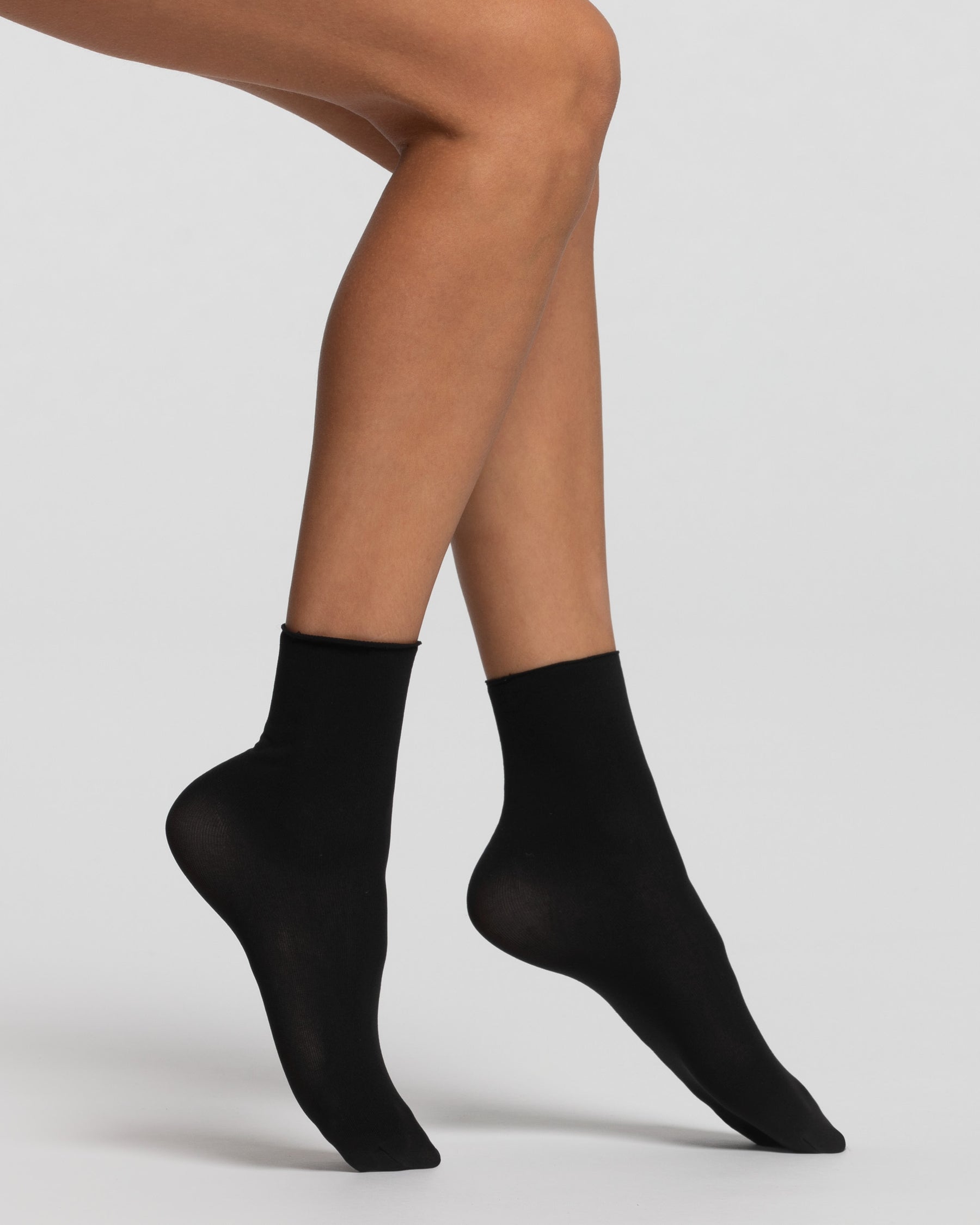CUSHIONAIRE Sandalo Con Plantare In Sughero Lane Da Donna Con Comfort Nero Oleoso CUSHIONAIRE Sandalo Con Plantare In Sughero Lane Da Donna Con Comfort Nero Oleoso