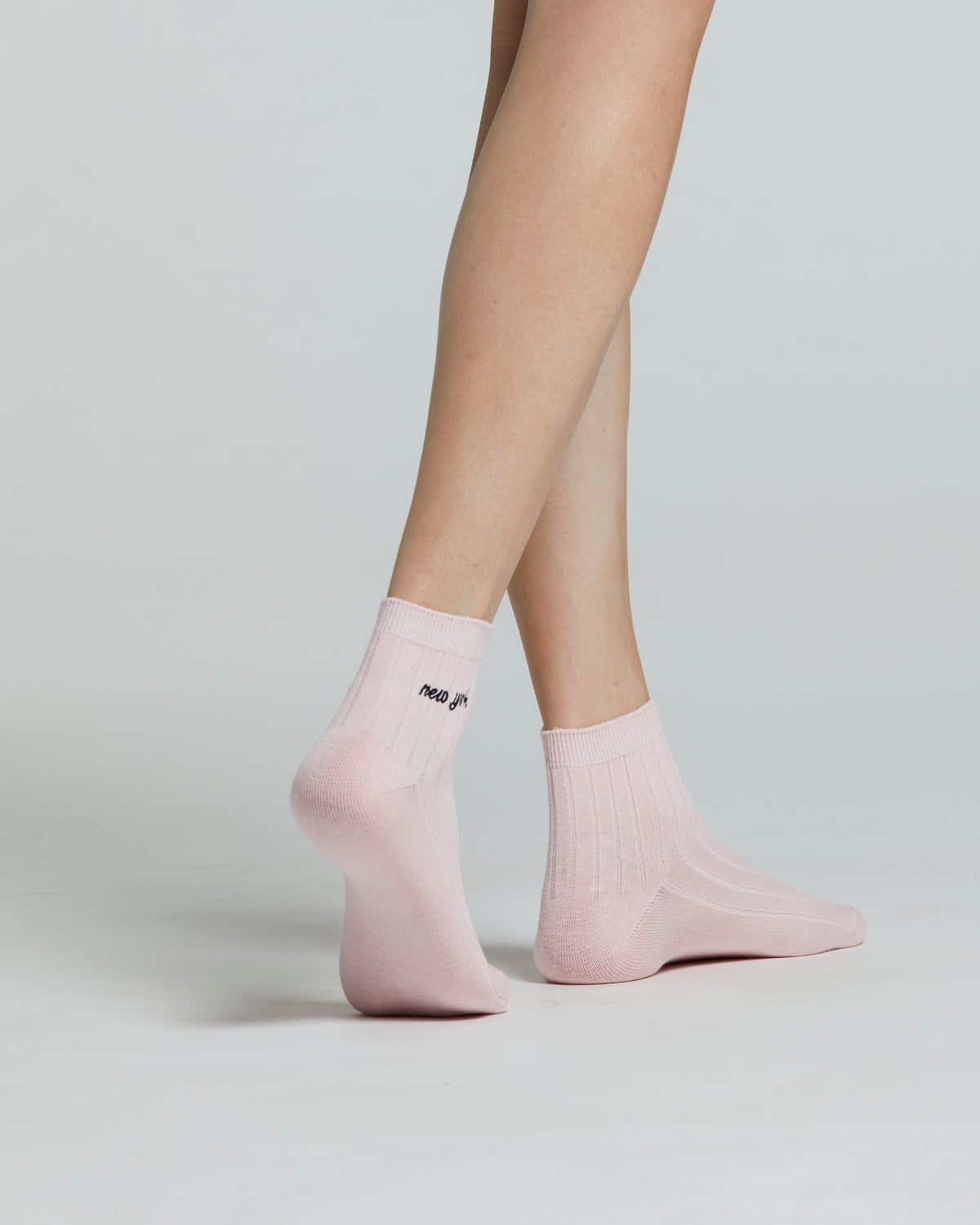 RIBBED COTTON AZALEA SOCK WITH EMBROIDERED DETAILS