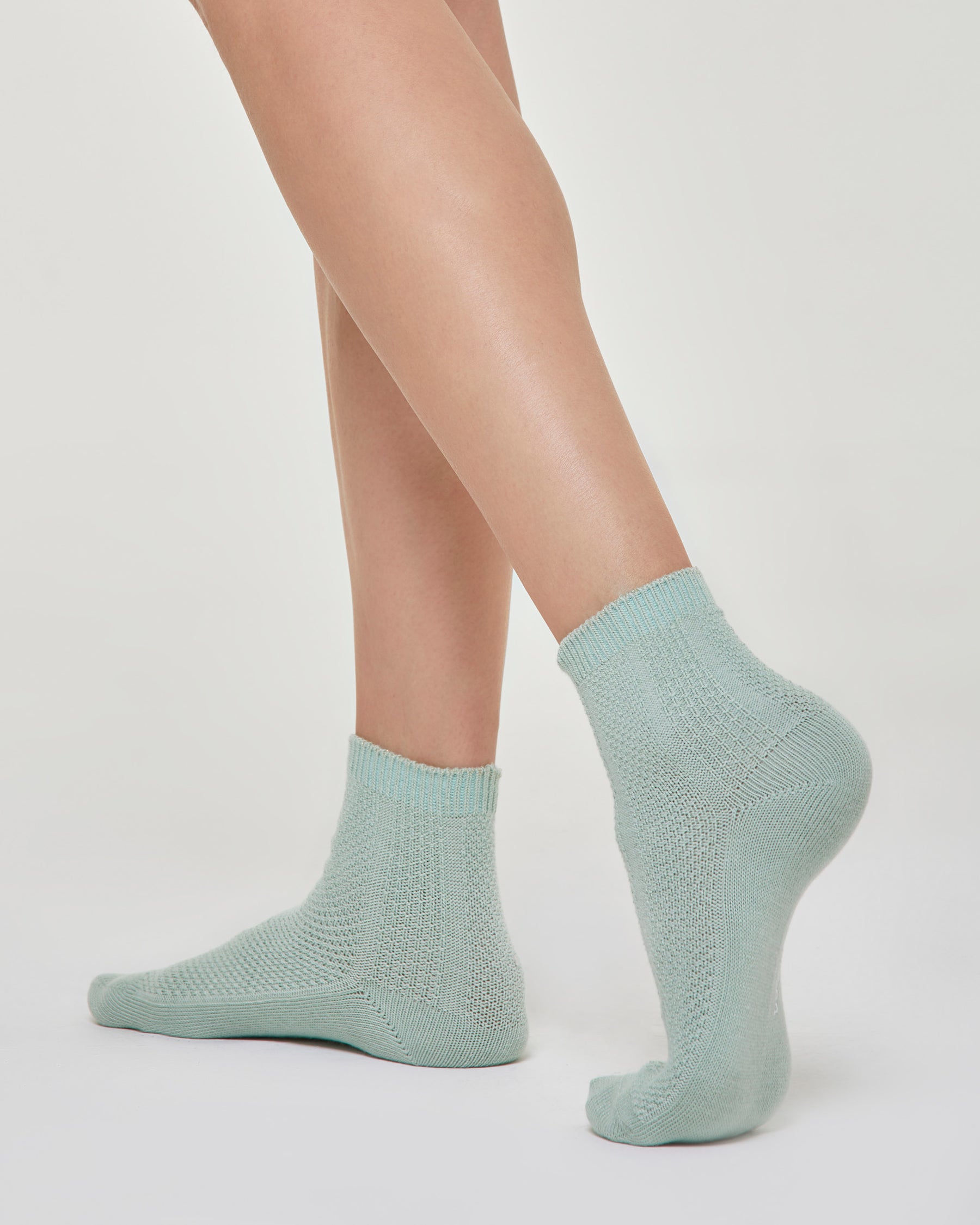 SARA SHORT SOCK WITH KNITTED EFFECT DECORATION
