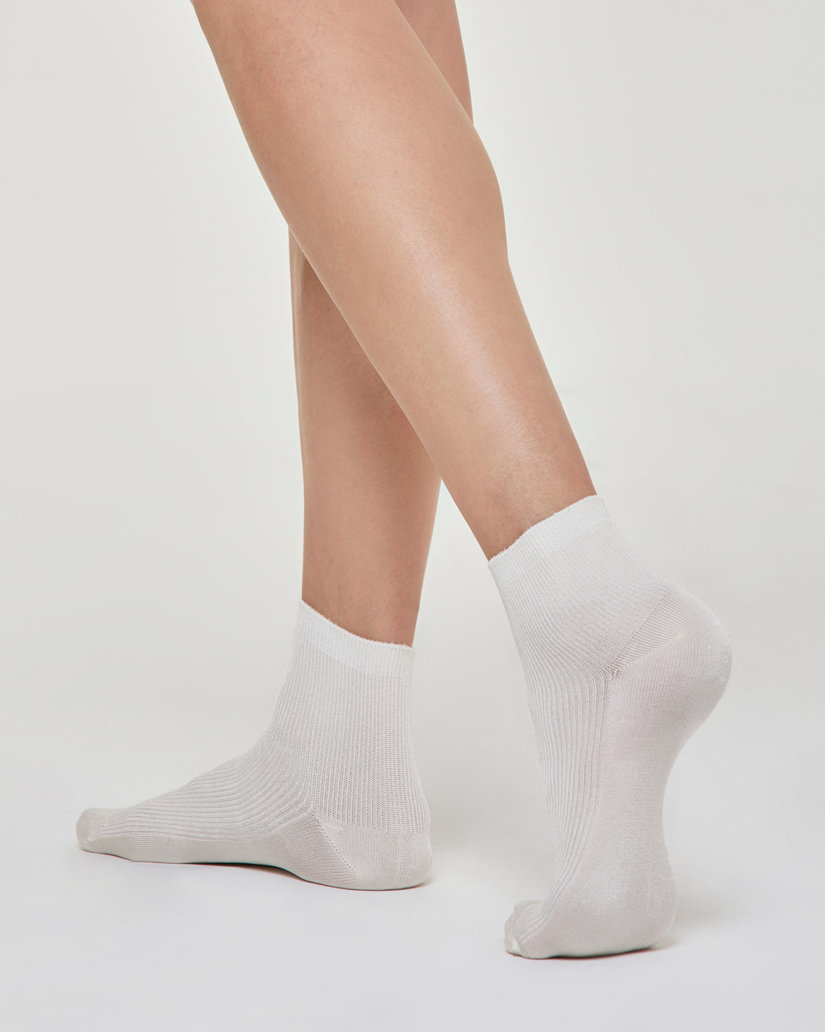REBECCA RIBBED SHORT SOCK WITH SHINY EFFECT