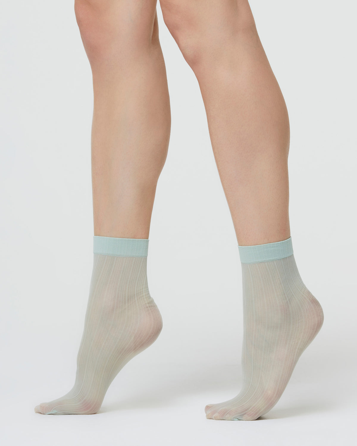 CAROL SHEER SOCK WITH VERTICAL STRIPE PATTERN