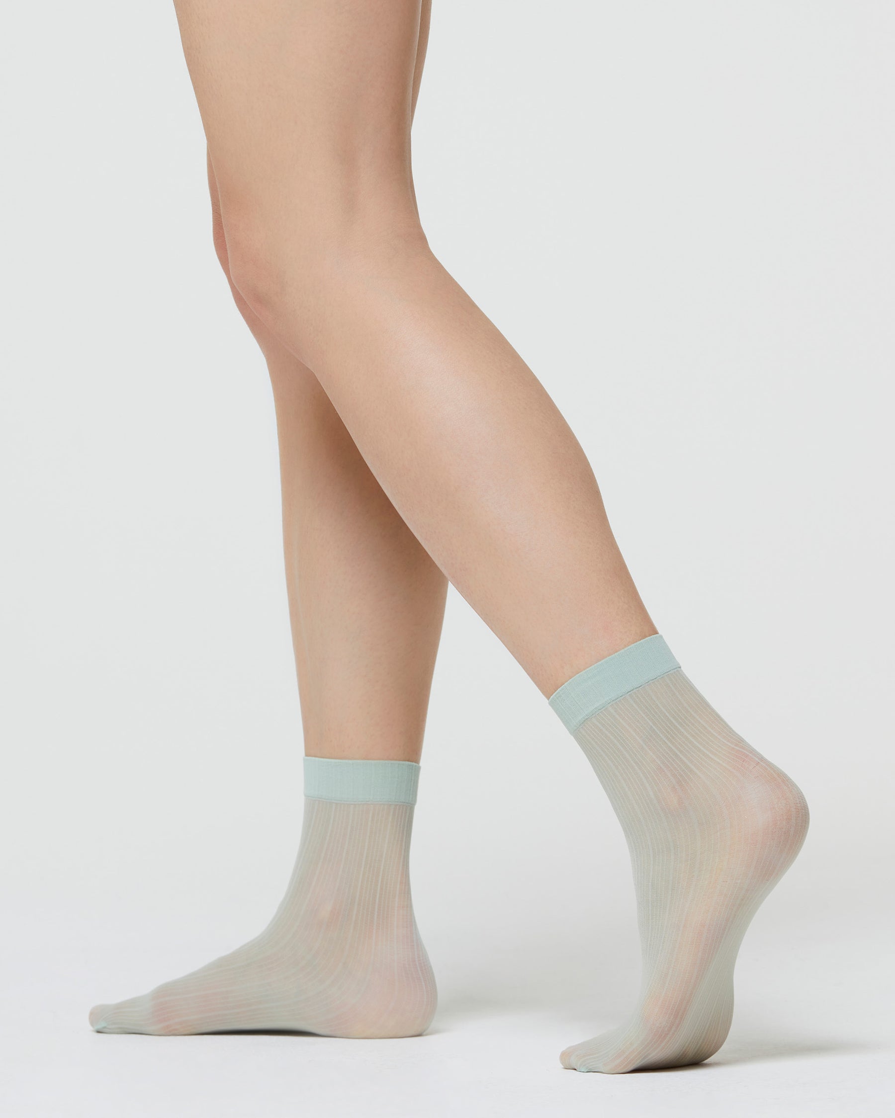 CAROL SHEER SOCK WITH VERTICAL STRIPE PATTERN