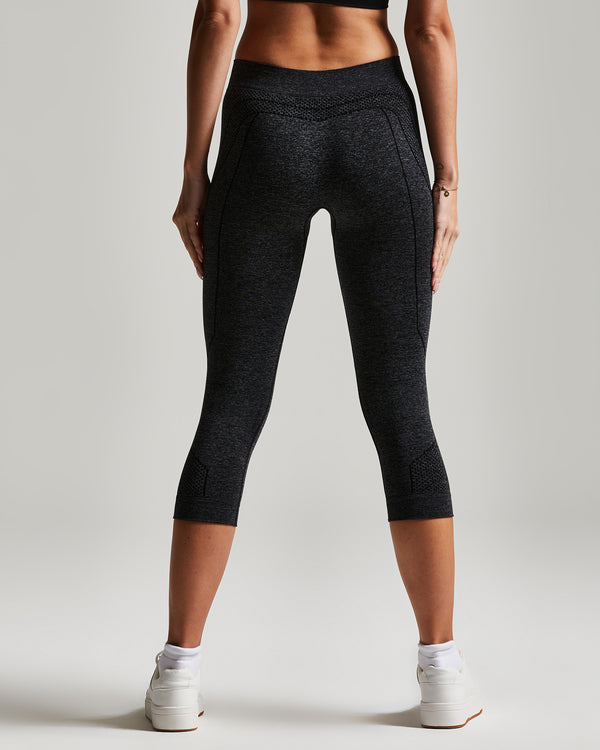 ATHLETIC THREE-QUARTER LEGGINGS