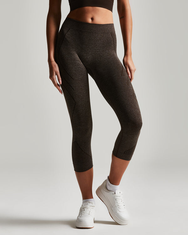 ATHLETIC THREE-QUARTER LEGGINGS