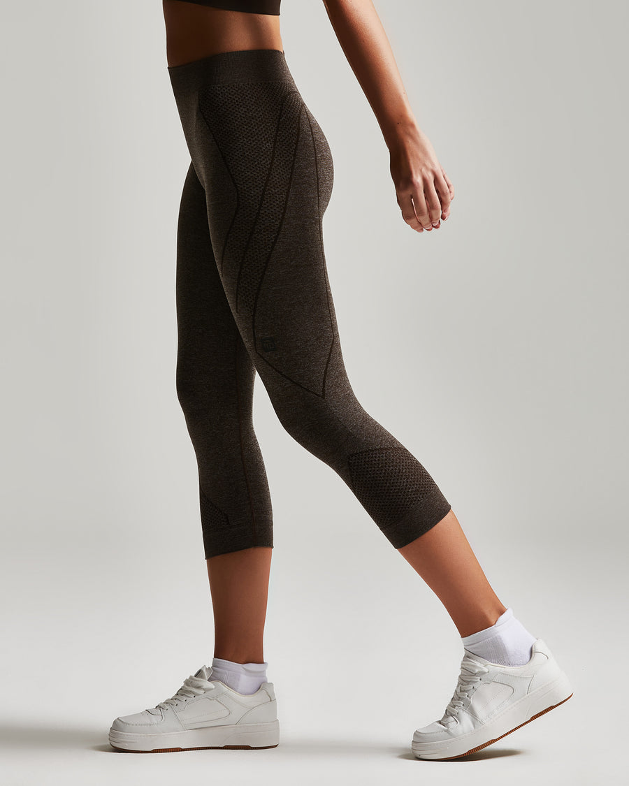 ATHLETIC THREE-QUARTER LEGGINGS